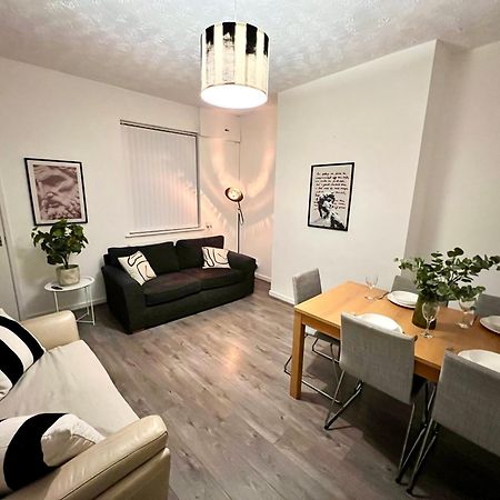 Spacious 3-Bedroom Family Home In Ince Exterior photo