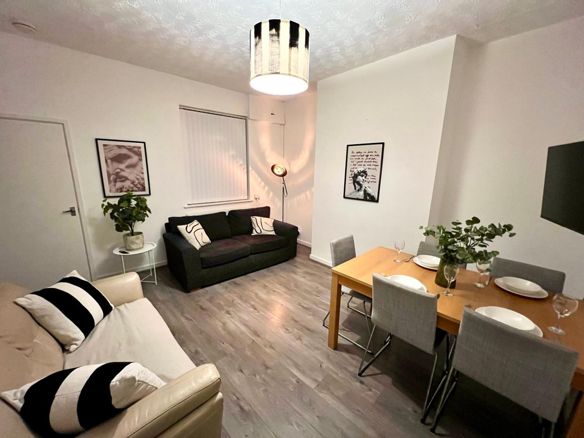 Spacious 3-Bedroom Family Home In Ince Exterior photo